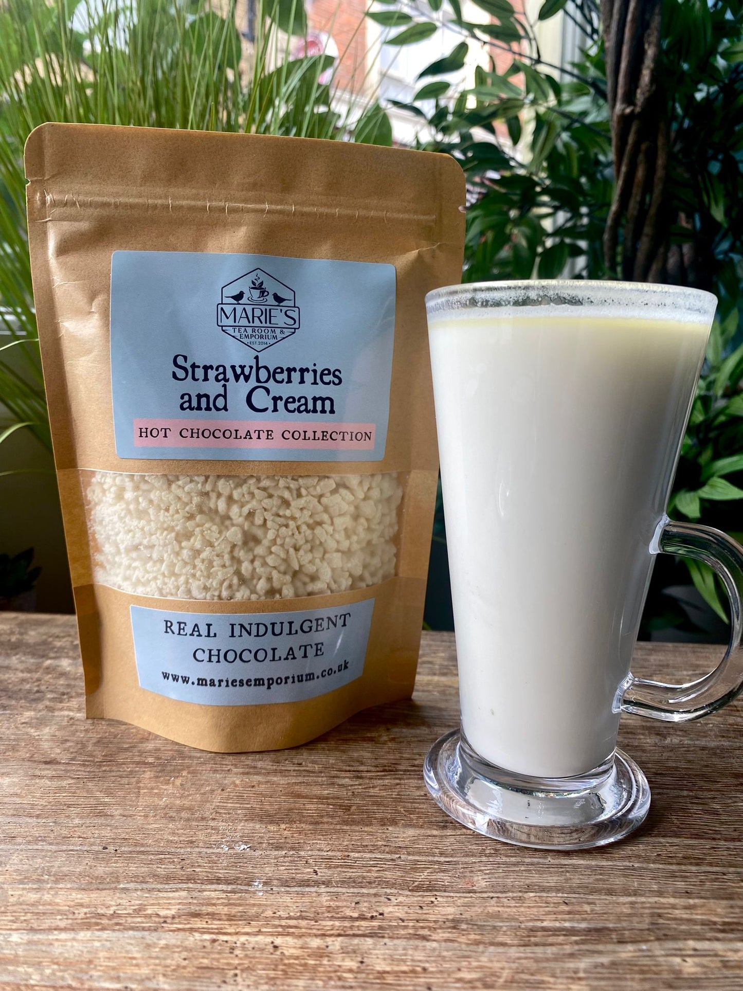 Hot Chocolate - Strawberries and Cream White