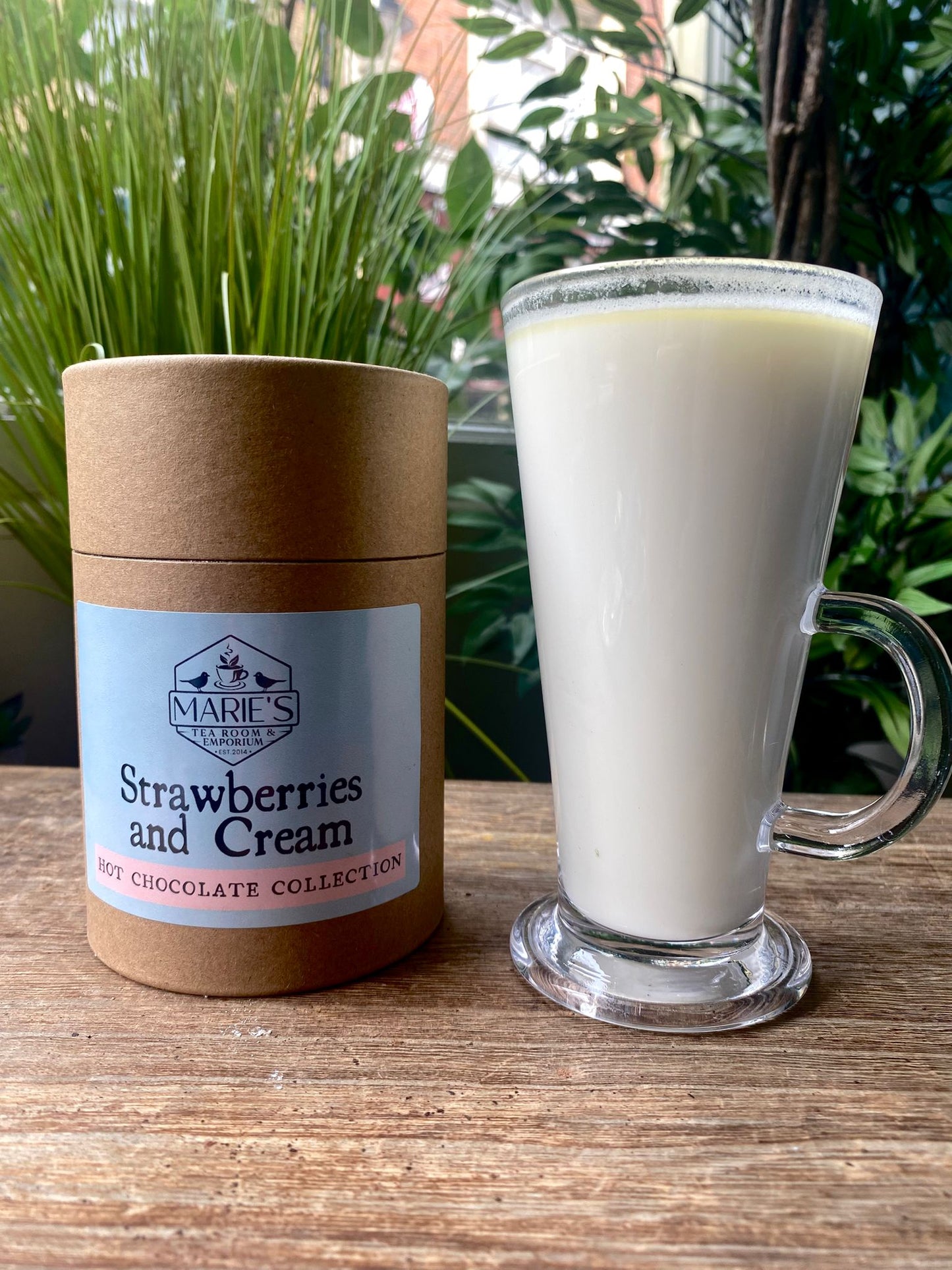 Hot Chocolate - Strawberries and Cream White