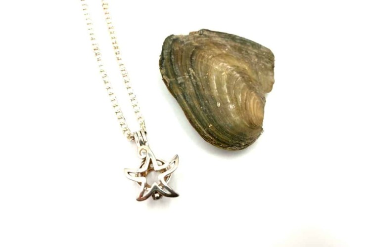 Surprise Pearl - Starfish Necklace
